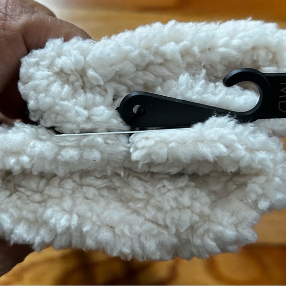 Isotoner Women’s Dark Brown Gloves - Picture 5 of 5